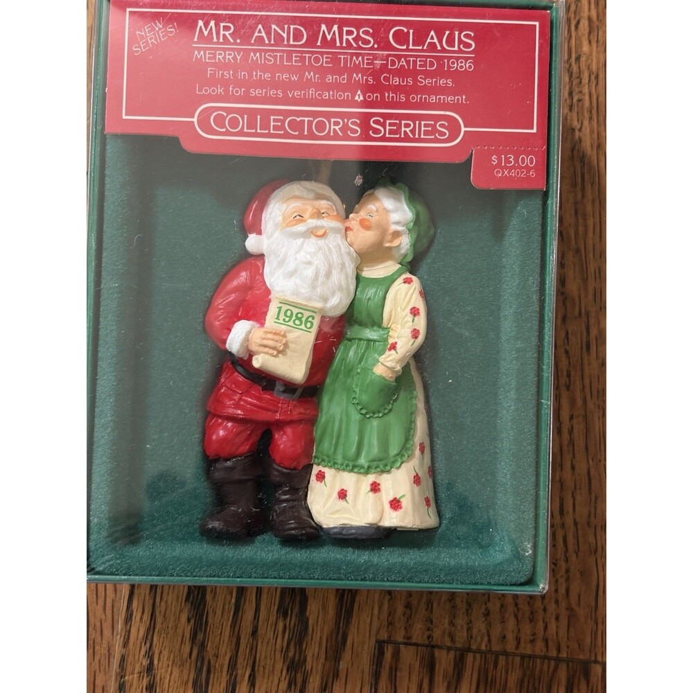 VINTAGE 1986 HALLMARK "MERRY MISTLETOE TIME"- 1ST IN THE MR. & MRS. CLAUS SERIES